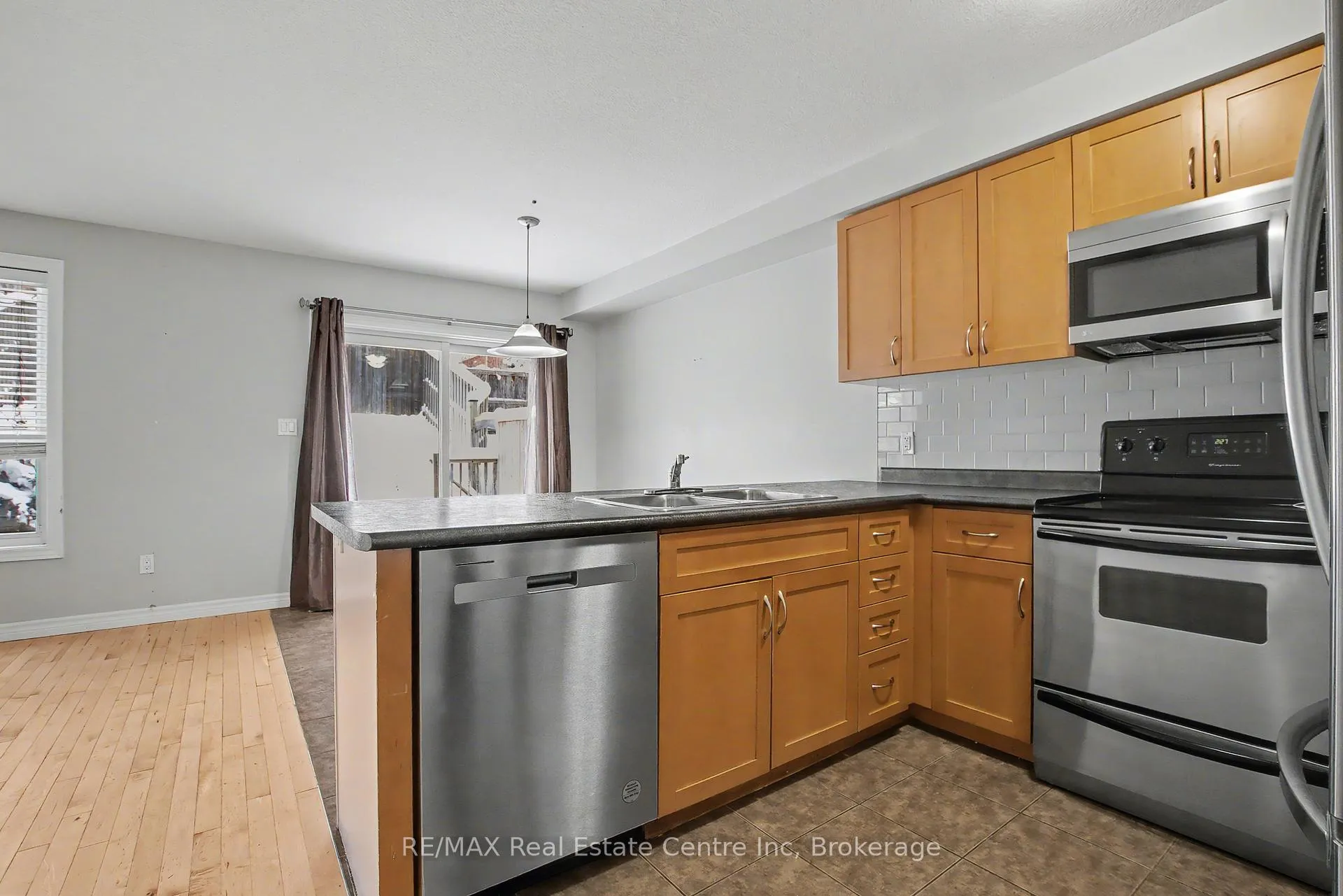 Photo 7 of 158 Kemp Crescent, Guelph, Grange Road — HOMEH