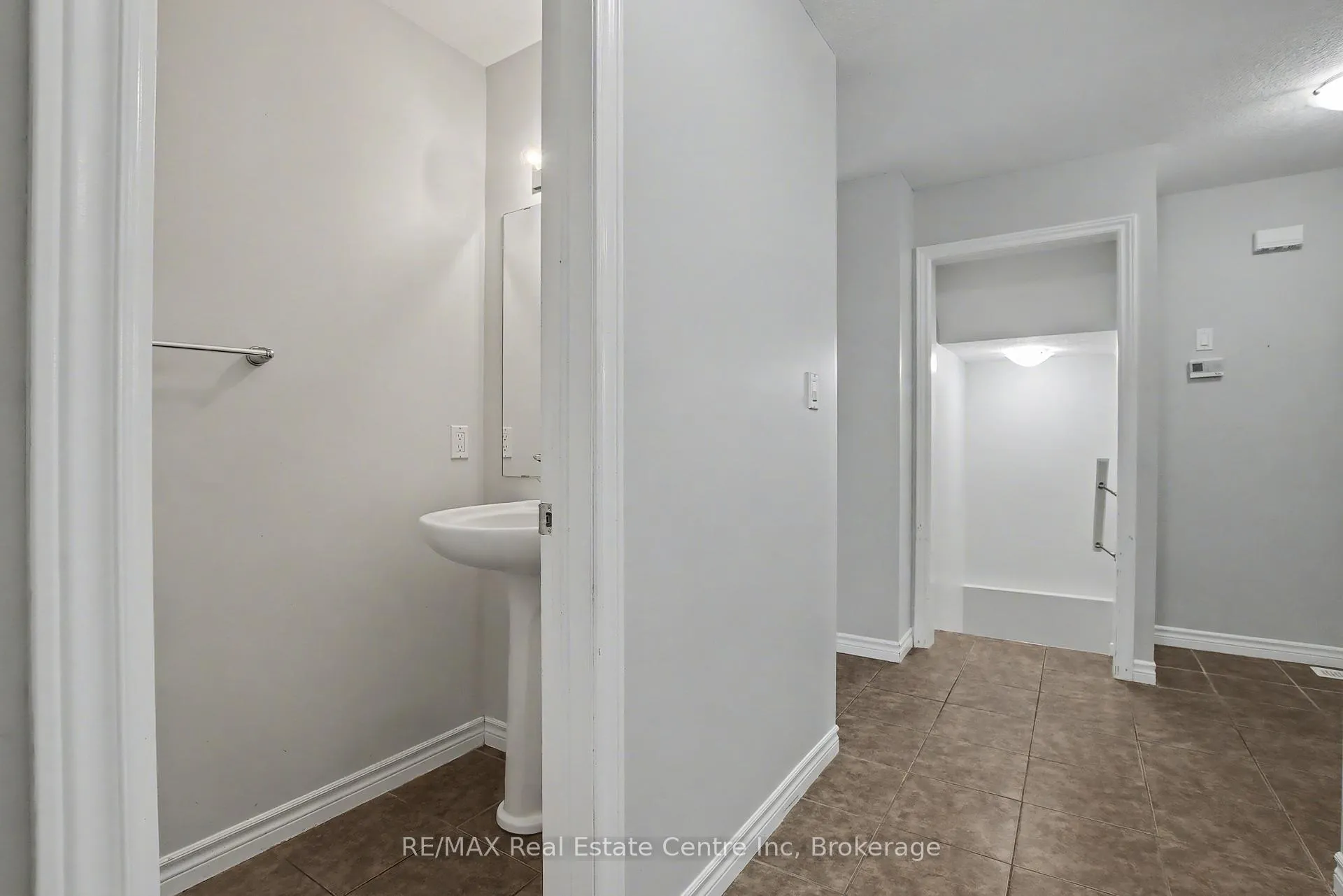 Photo 15 of 158 Kemp Crescent, Guelph, Grange Road — HOMEH