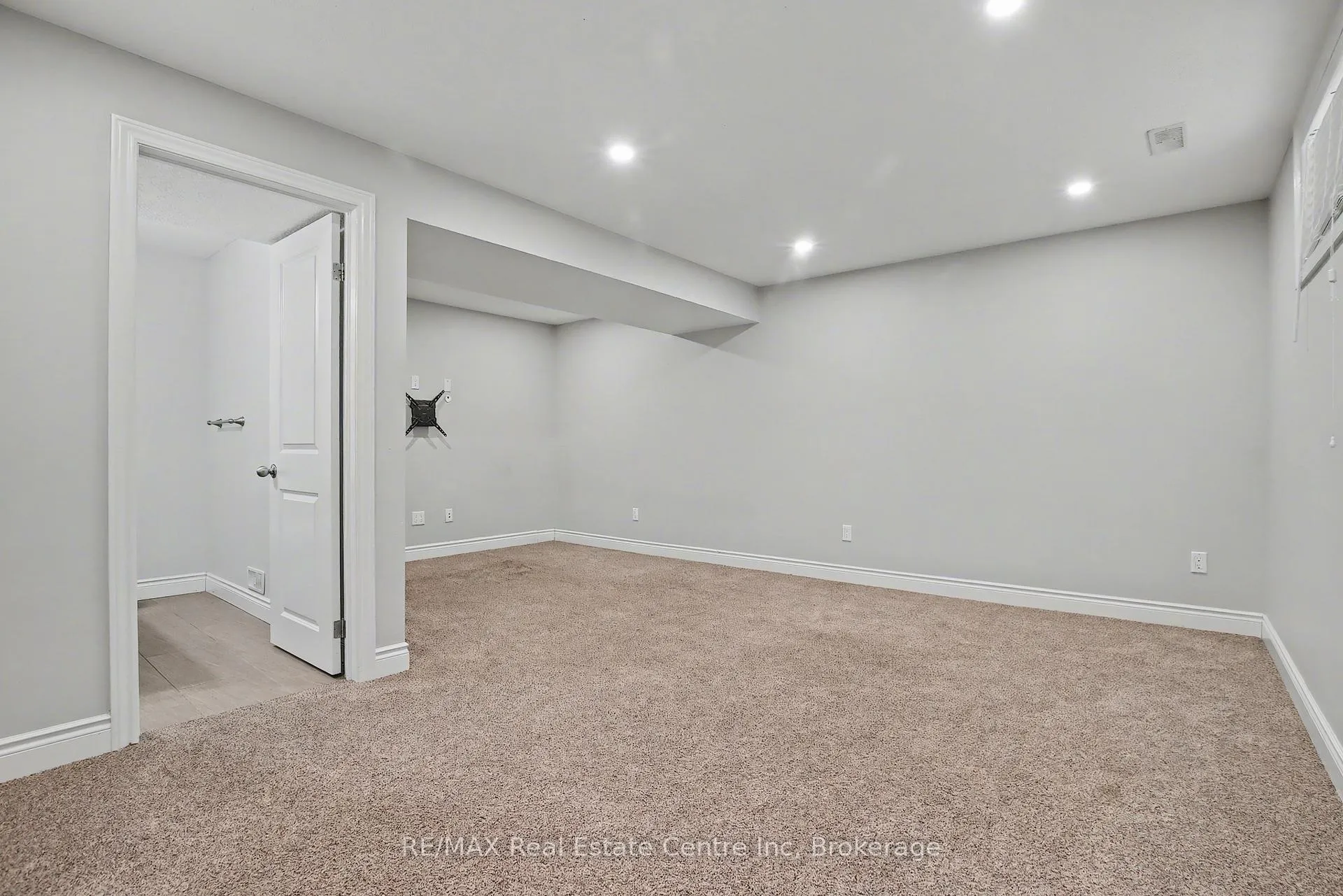 Photo 25 of 158 Kemp Crescent, Guelph, Grange Road — HOMEH