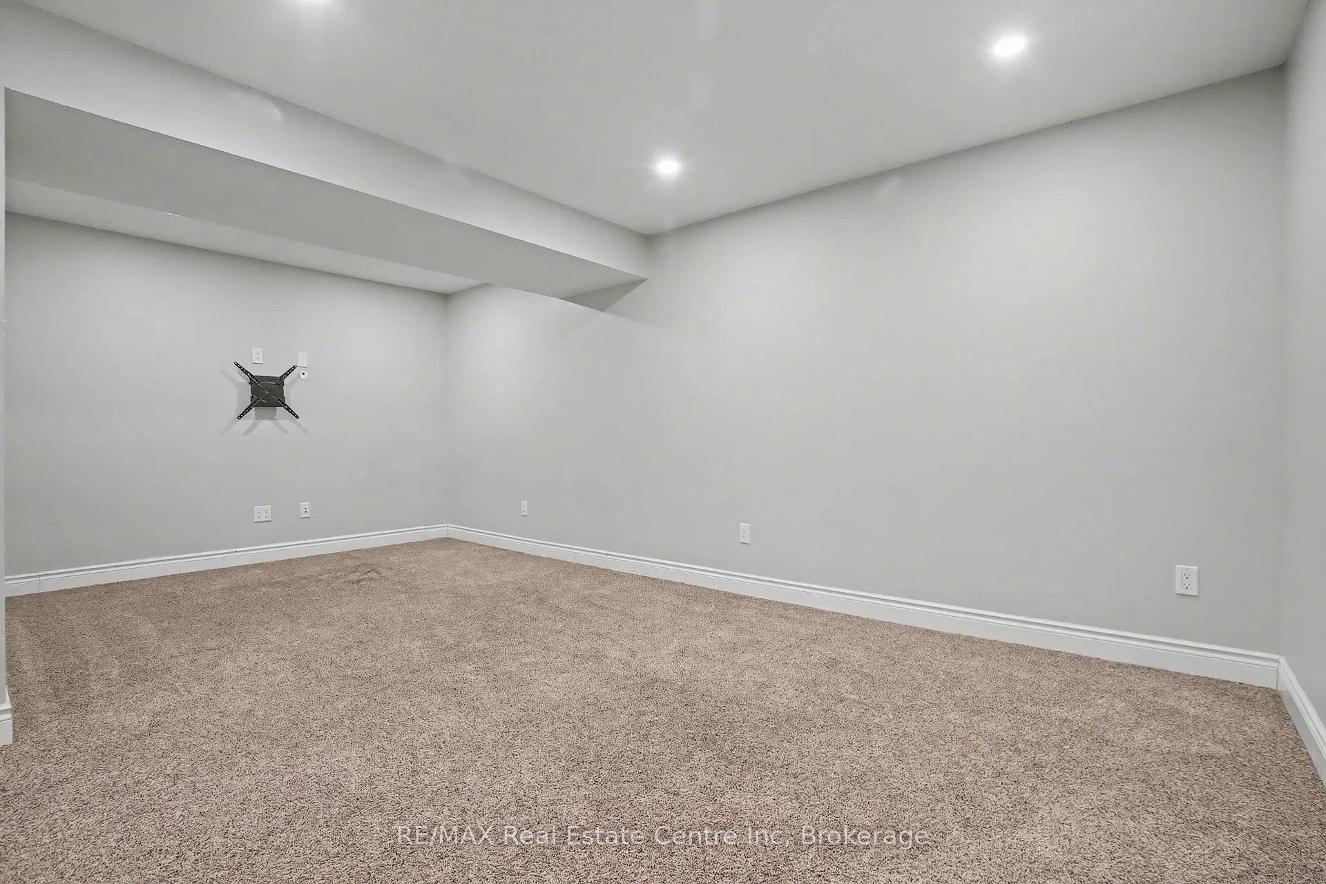 Photo 26 of 158 Kemp Crescent, Guelph, Grange Road — HOMEH