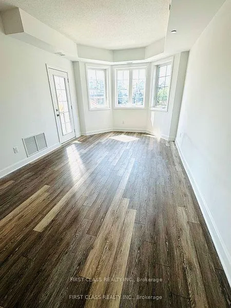 Front of Unit 207, 50 Lakebreeze Drive S