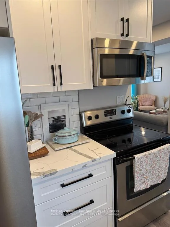 Photo 4 of 334 Rose Crescent, Midland — HOMEH