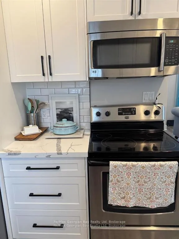 Photo 5 of 334 Rose Crescent, Midland — HOMEH