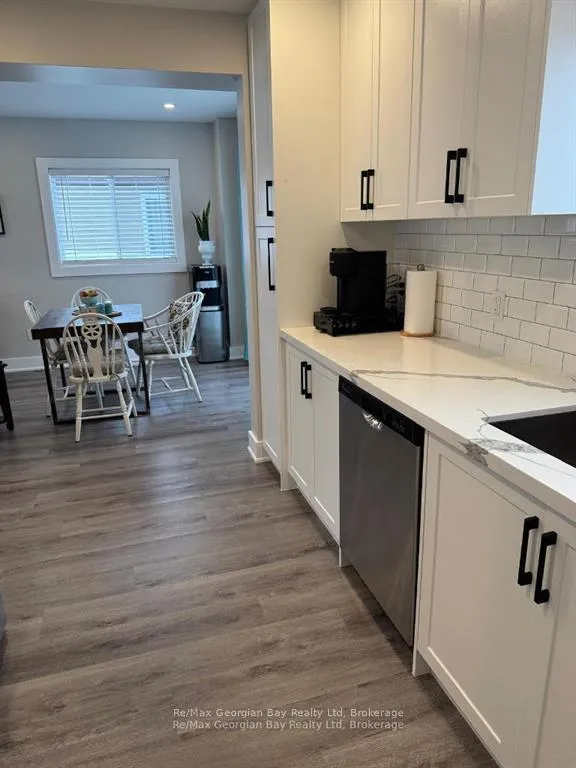 Photo 6 of 334 Rose Crescent, Midland — HOMEH