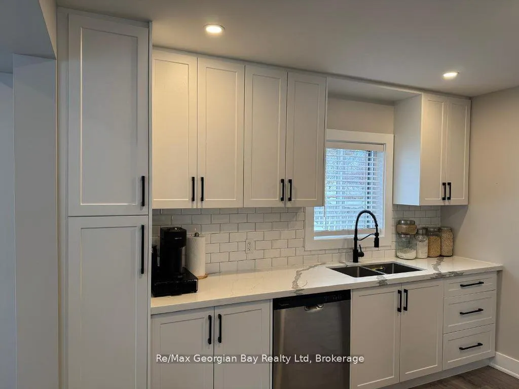 Photo 9 of 334 Rose Crescent, Midland — HOMEH