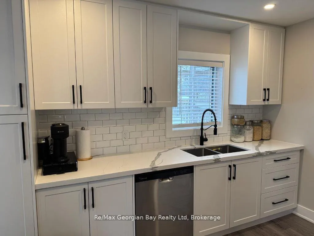 Photo 11 of 334 Rose Crescent, Midland — HOMEH
