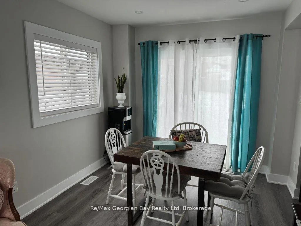 Photo 14 of 334 Rose Crescent, Midland — HOMEH