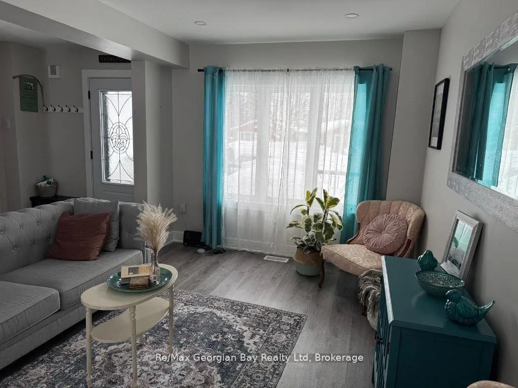 Photo 18 of 334 Rose Crescent, Midland — HOMEH