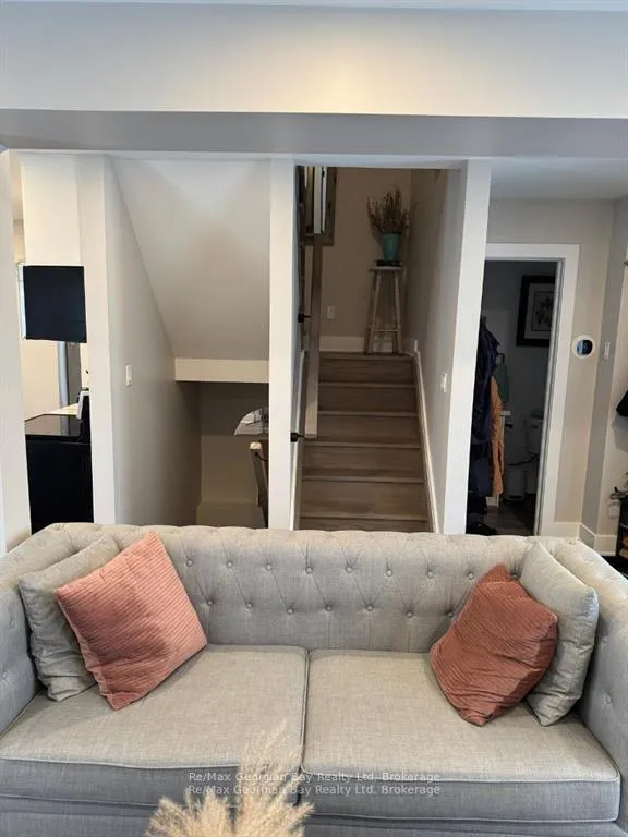 Photo 20 of 334 Rose Crescent, Midland — HOMEH