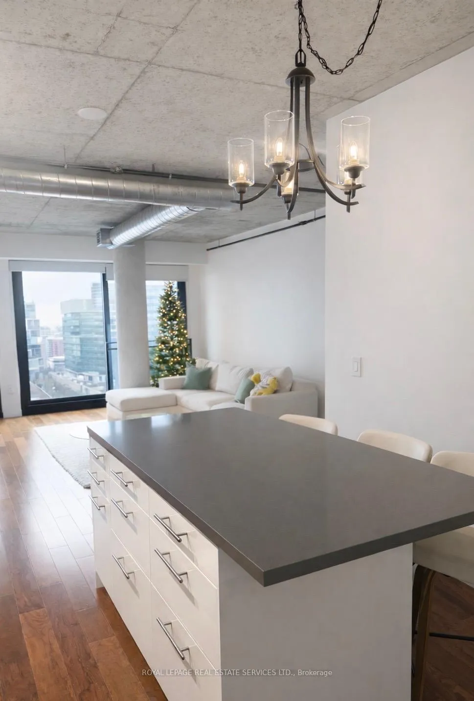 Photo 3 of Unit 909, 51 Trolley Crescent, Toronto, Moss Park — HOMEH