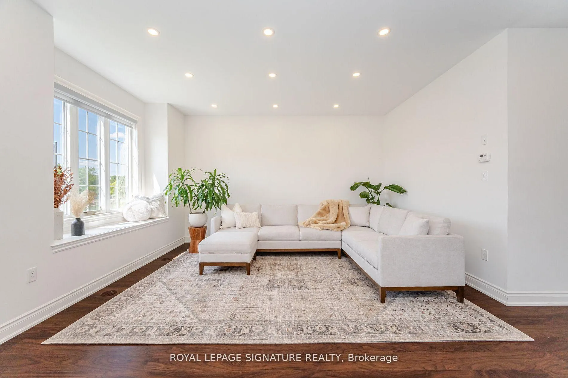 Photo 5 of 99 Burke Street, Hamilton, Waterdown — HOMEH