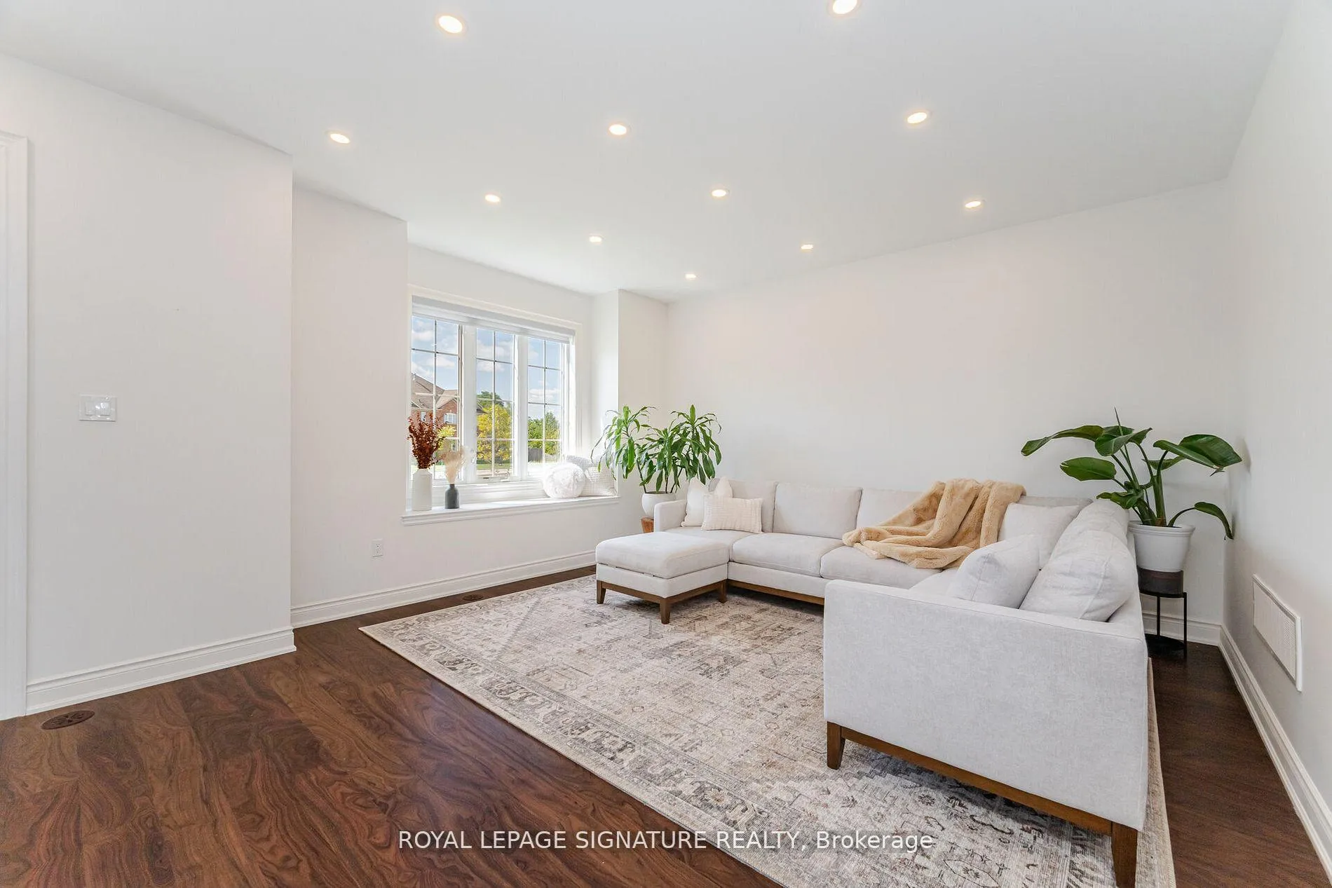 Photo 7 of 99 Burke Street, Hamilton, Waterdown — HOMEH