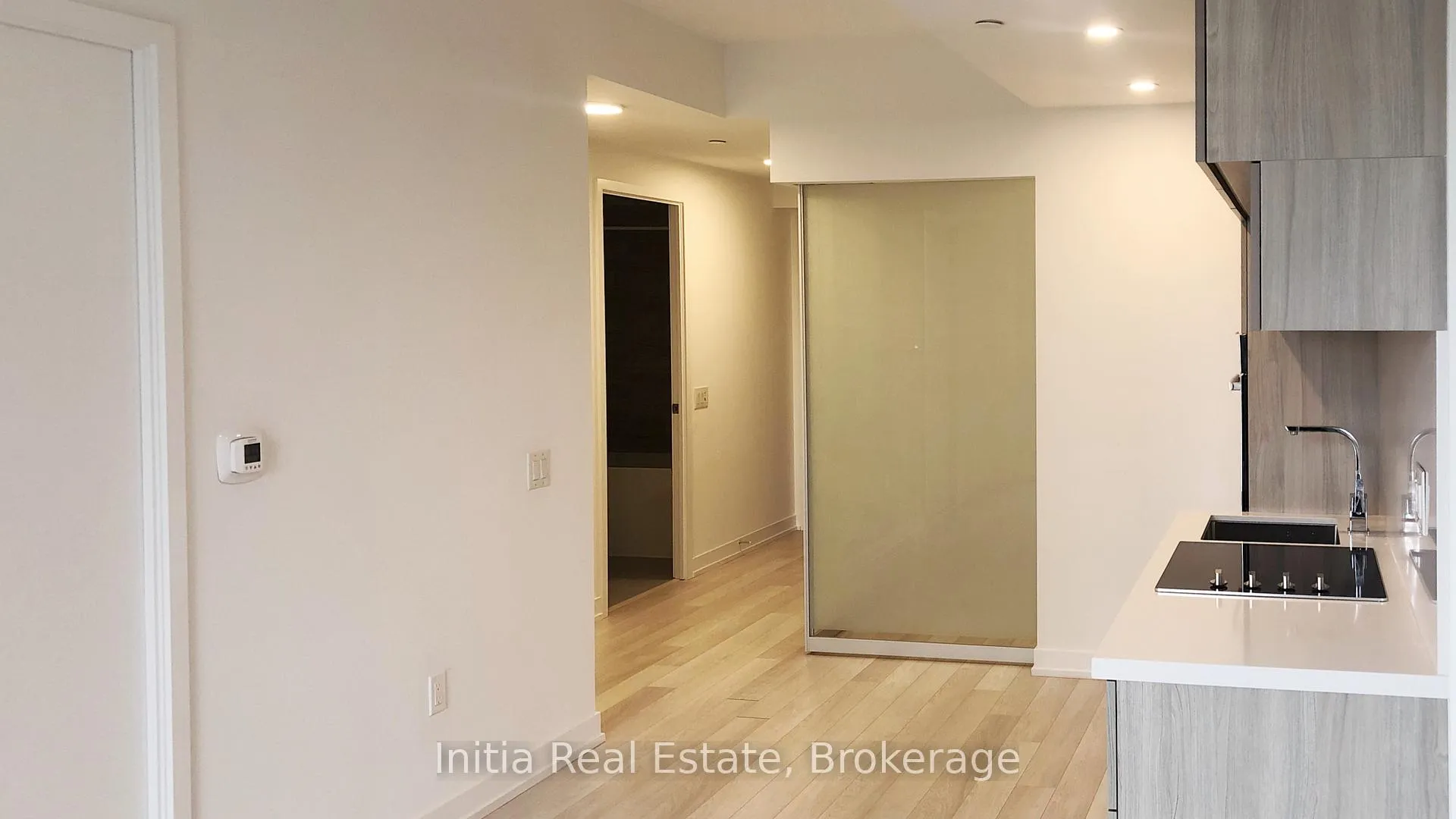 Photo 7 of Unit 802, 39 Roehampton Avenue, Toronto, Mount Pleasant West — HOMEH