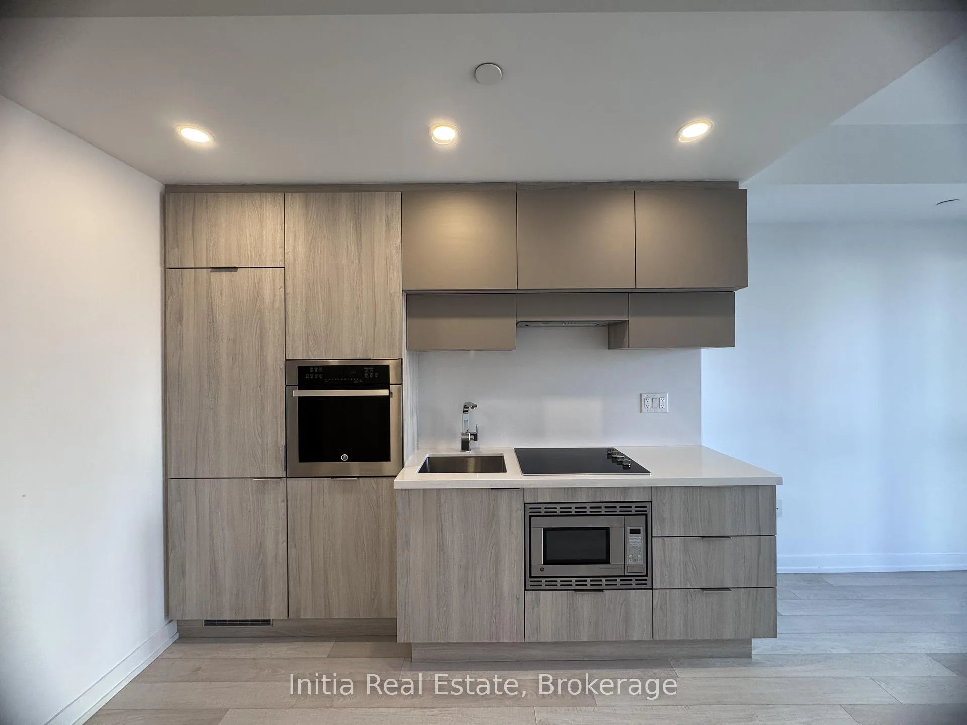 Photo 9 of Unit 802, 39 Roehampton Avenue, Toronto, Mount Pleasant West — HOMEH