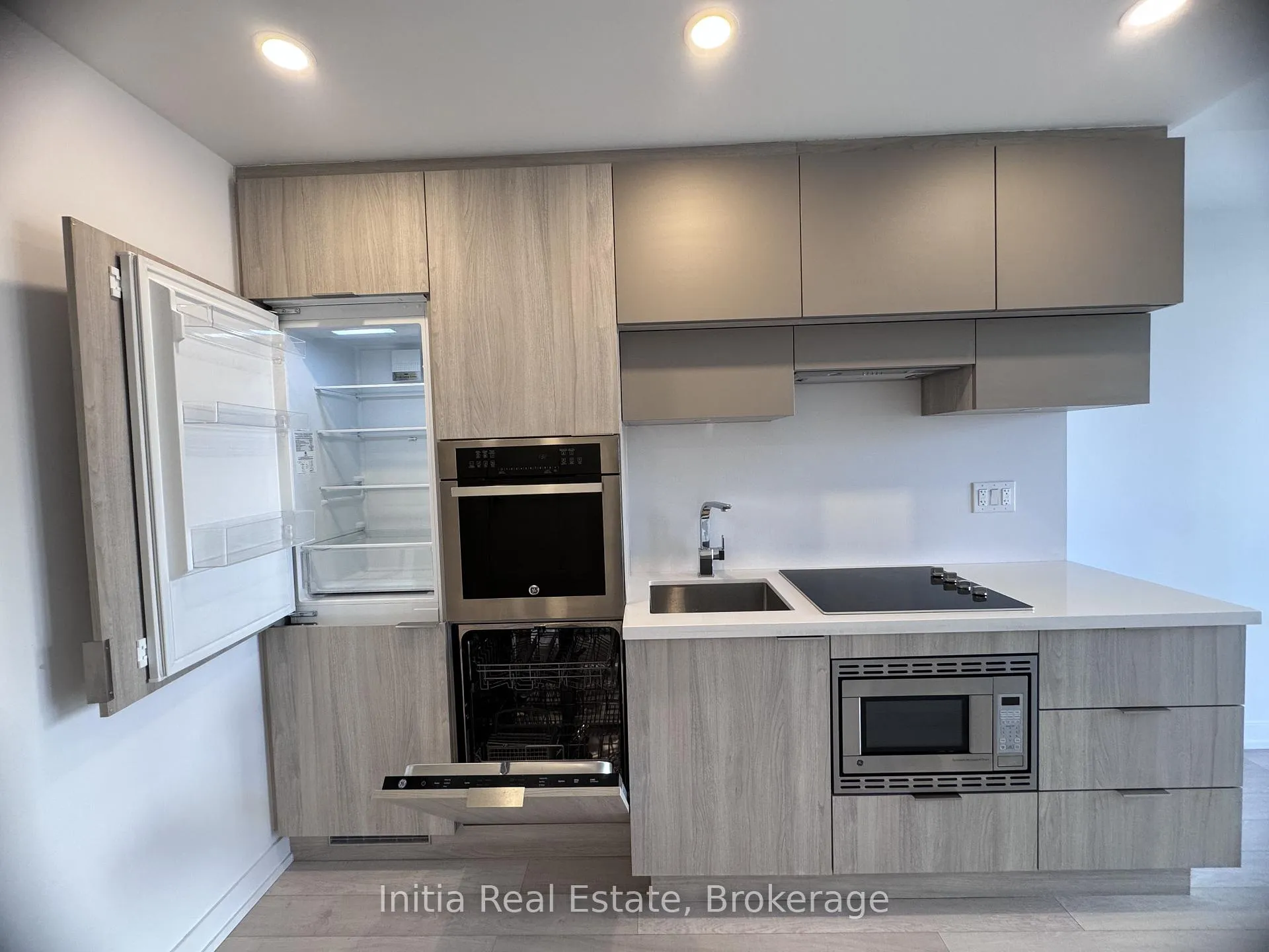 Photo 10 of Unit 802, 39 Roehampton Avenue, Toronto, Mount Pleasant West — HOMEH