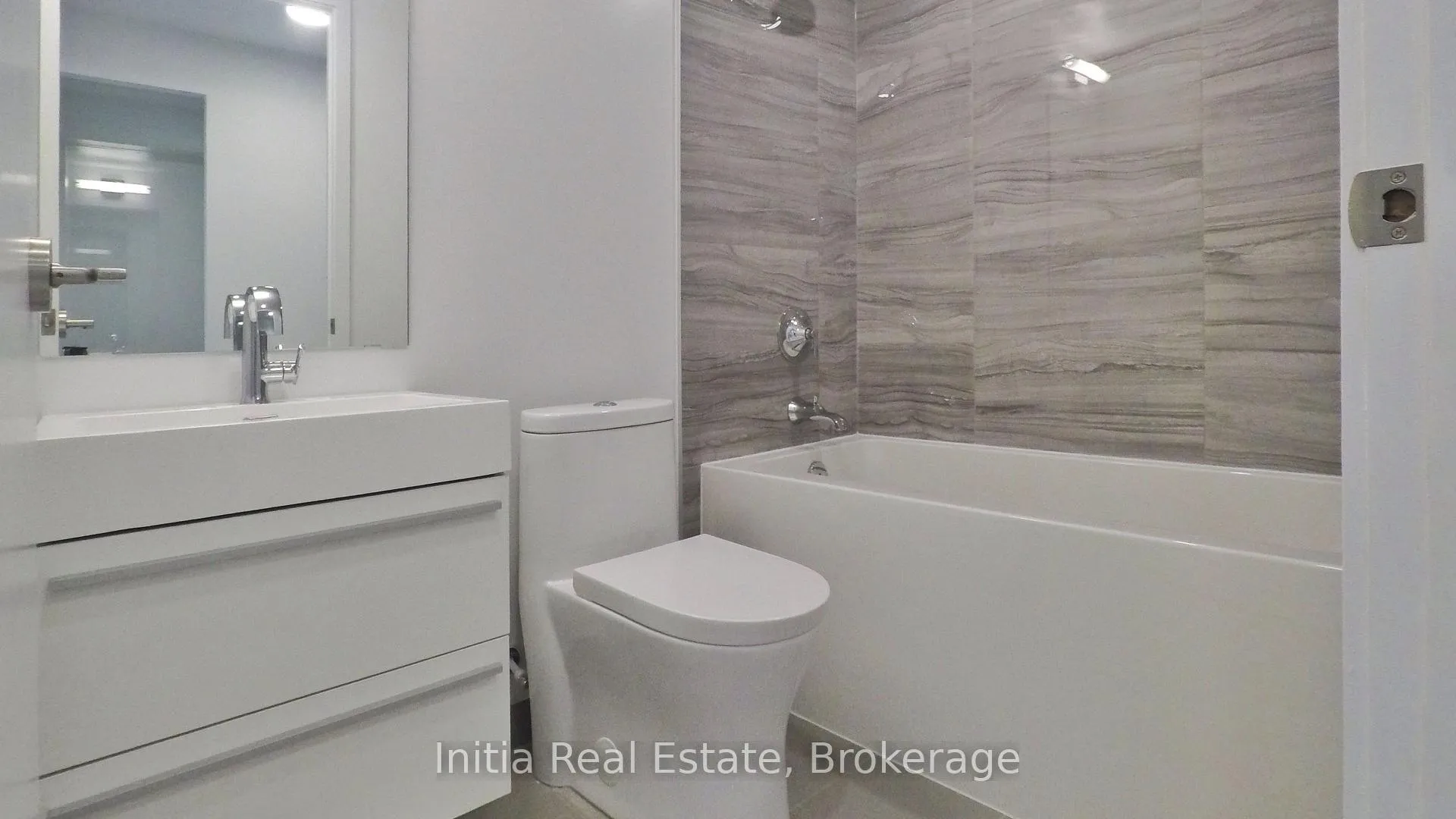 Photo 14 of Unit 802, 39 Roehampton Avenue, Toronto, Mount Pleasant West — HOMEH