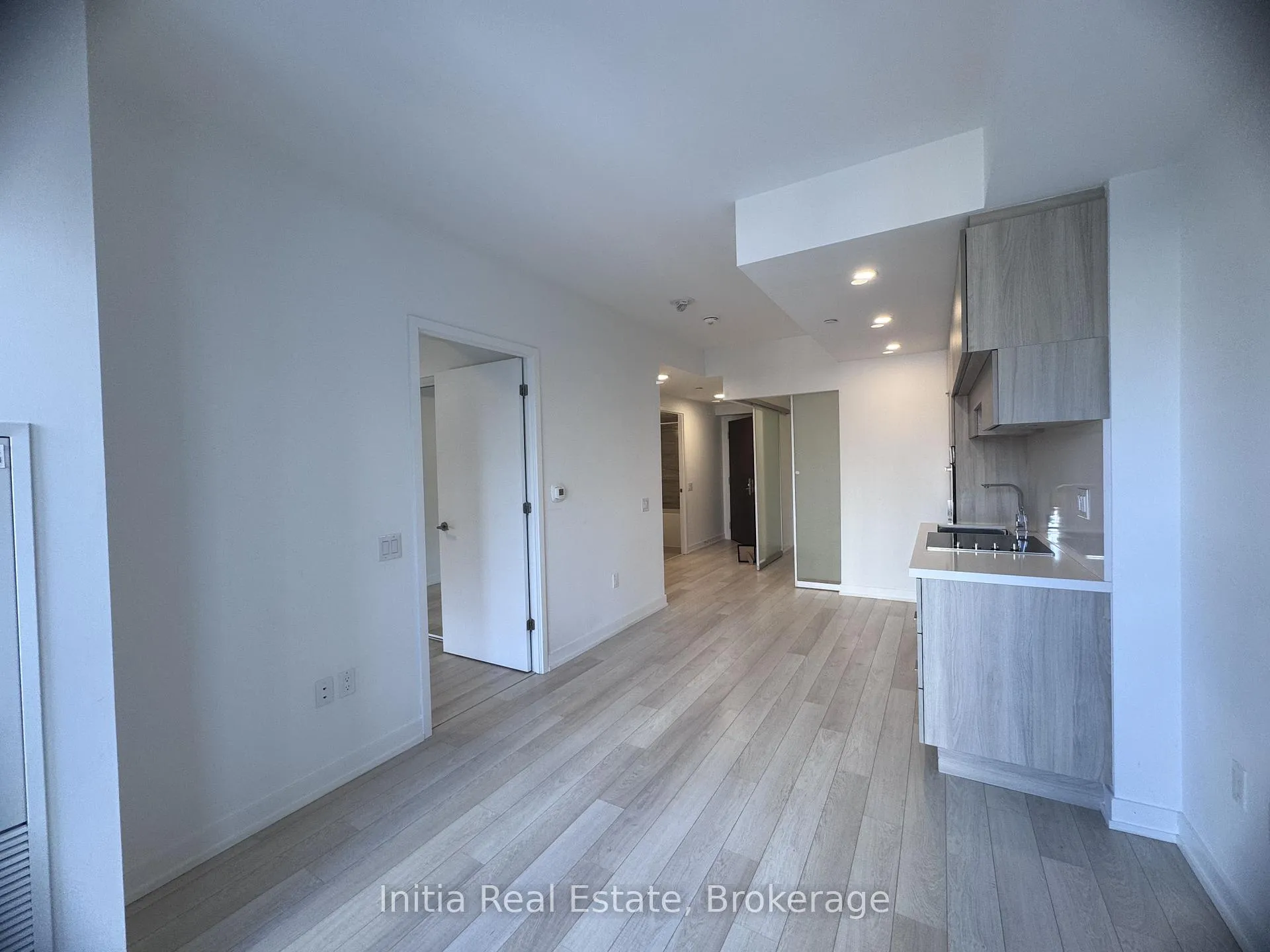 Photo 15 of Unit 802, 39 Roehampton Avenue, Toronto, Mount Pleasant West — HOMEH