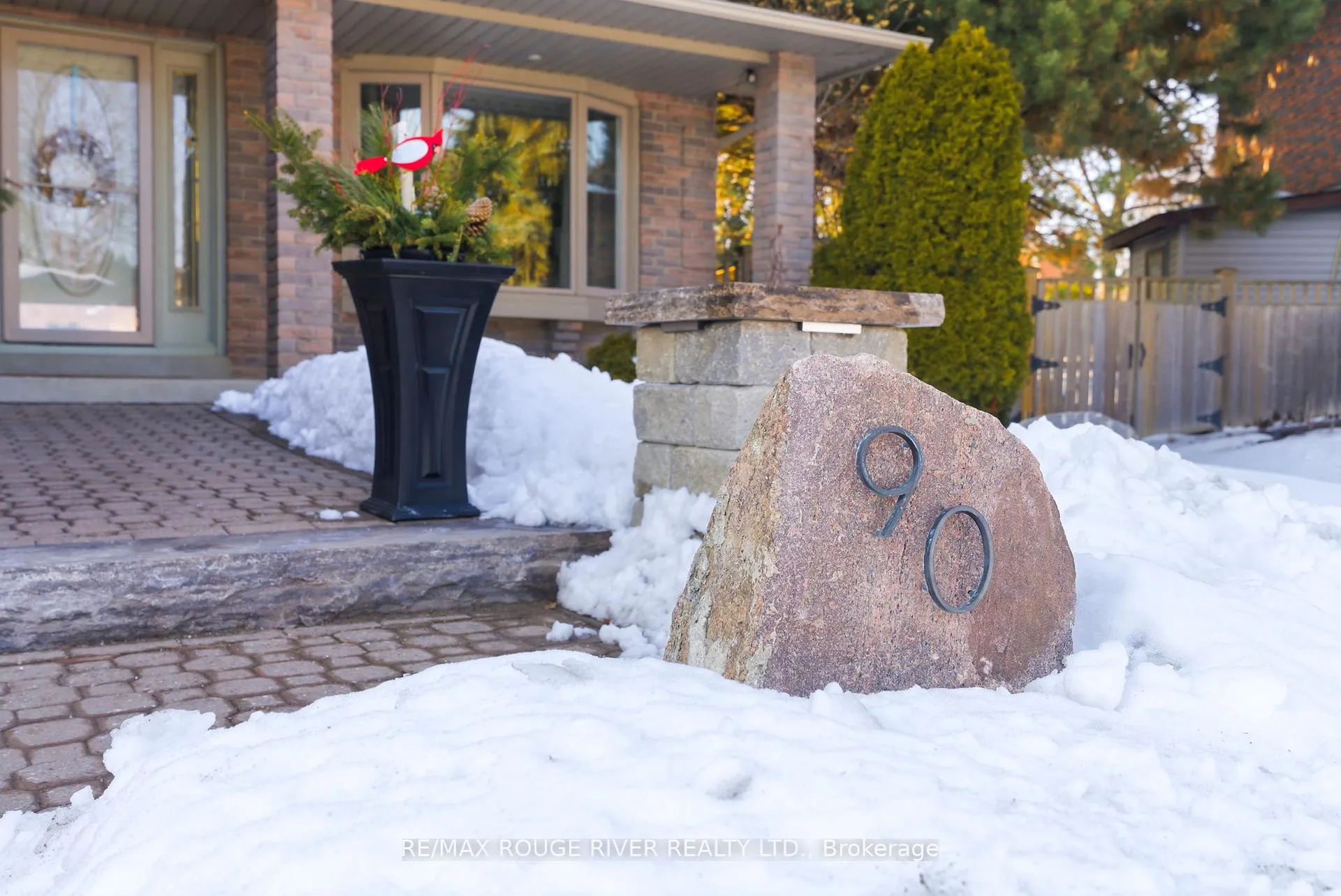 Photo 2 of 90 Robinson Crescent, Whitby, Pringle Creek — HOMEH