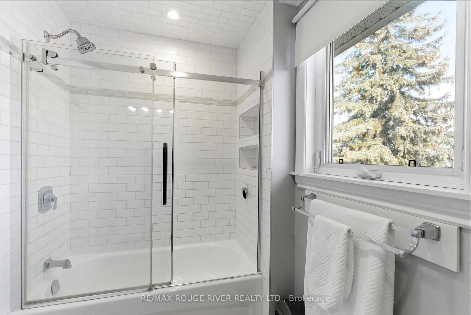 Photo 26 of 90 Robinson Crescent, Whitby, Pringle Creek — HOMEH