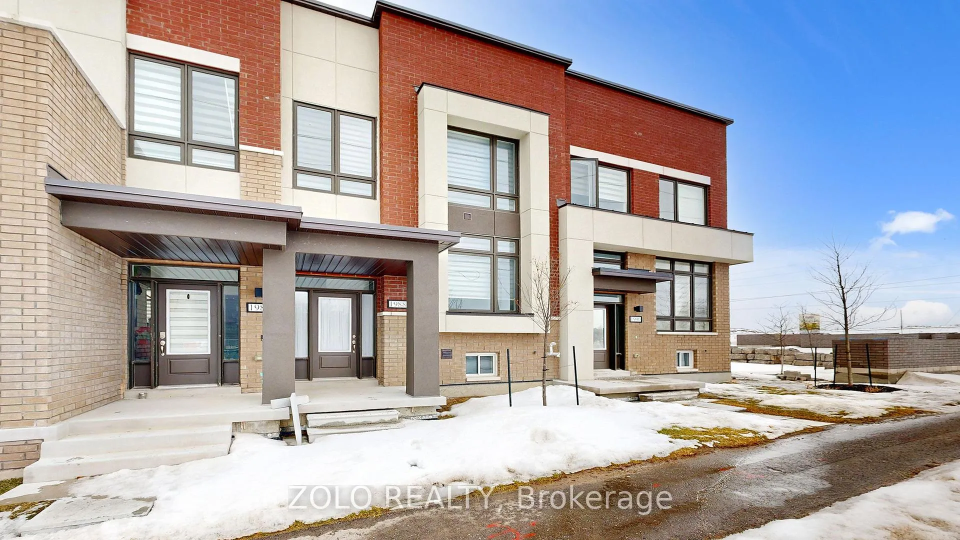 Photo 2 of 1988 Wilson Road N, Oshawa, Samac — HOMEH