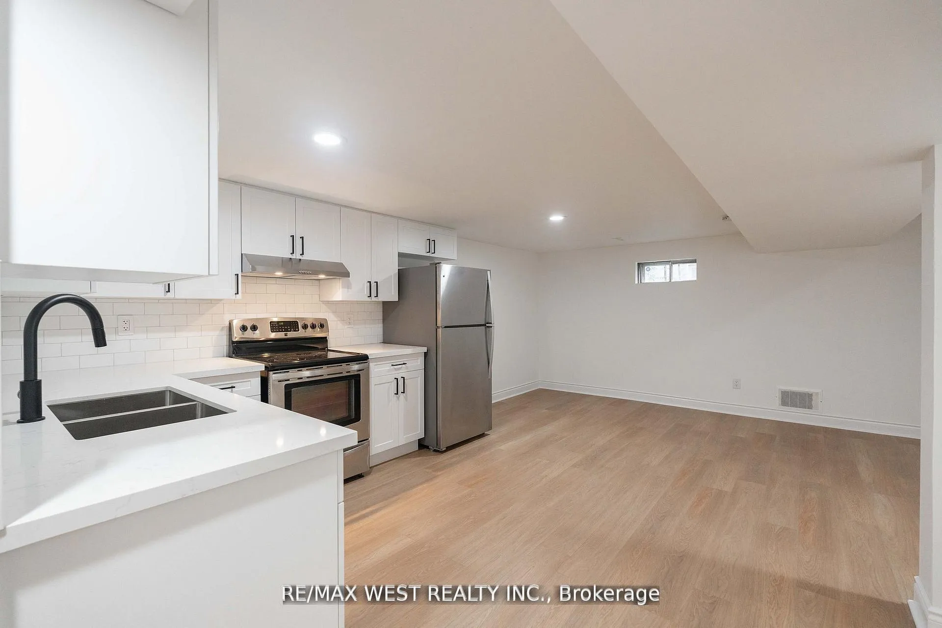 Photo 5 of Unit Lower, 75 Wright Crescent, Caledon, Bolton North — HOMEH