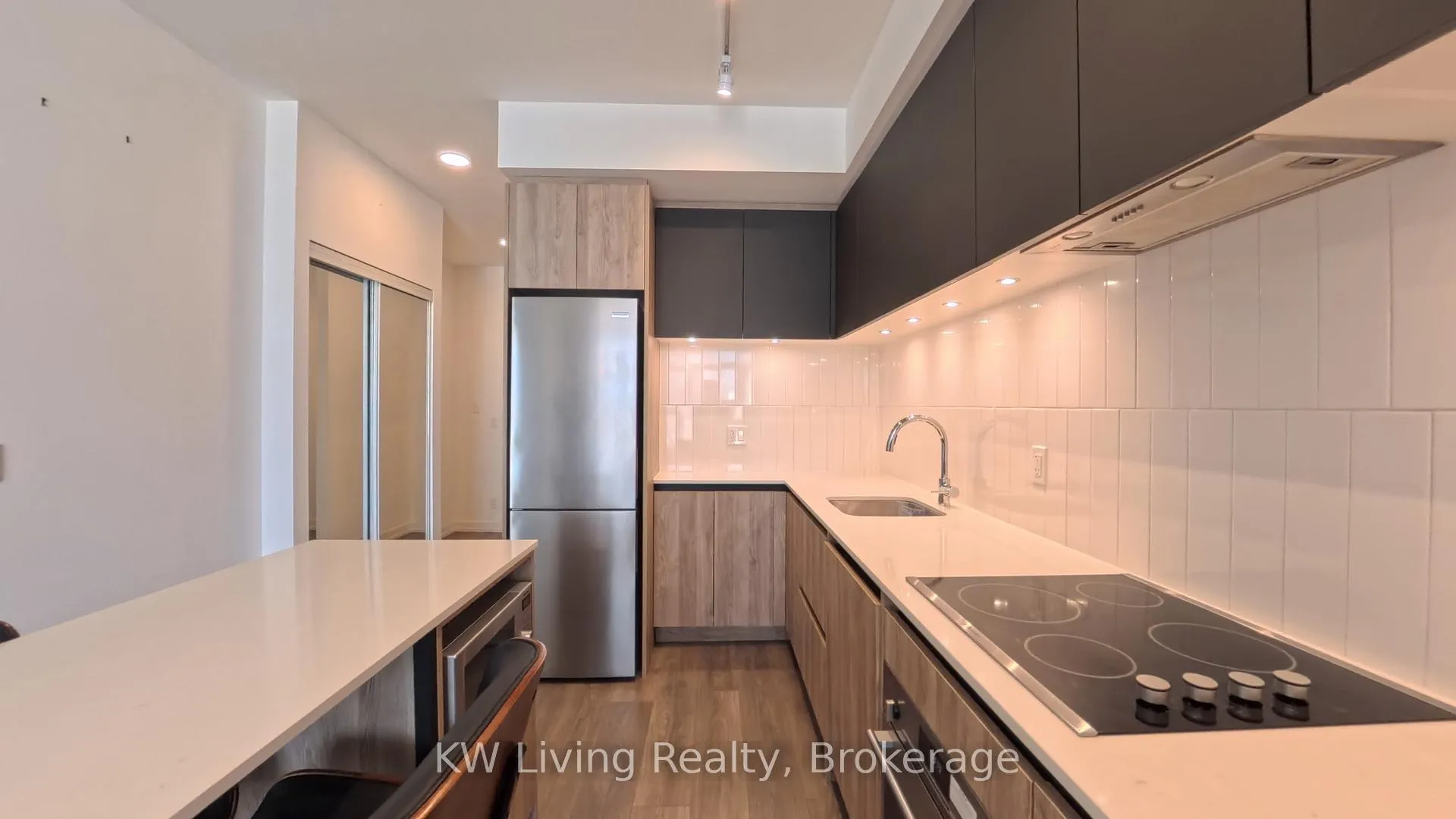 Photo 3 of Unit 418, 8 Beverly Glen Boulevard, Vaughan, Beverley Glen — HOMEH