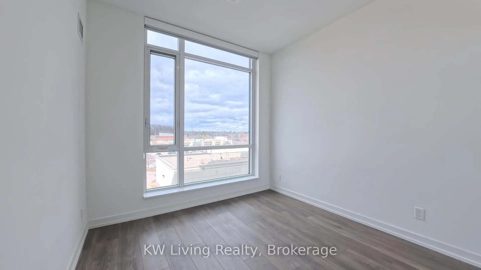 Photo 6 of Unit 418, 8 Beverly Glen Boulevard, Vaughan, Beverley Glen — HOMEH