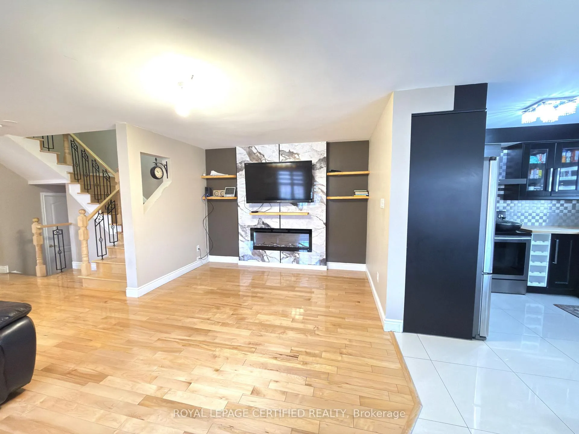 Photo 8 of 2 Lake Louise Drive, Brampton, Fletcher's Meadow — HOMEH