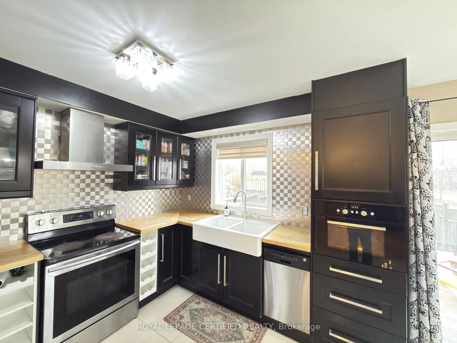 Photo 15 of 2 Lake Louise Drive, Brampton, Fletcher's Meadow — HOMEH