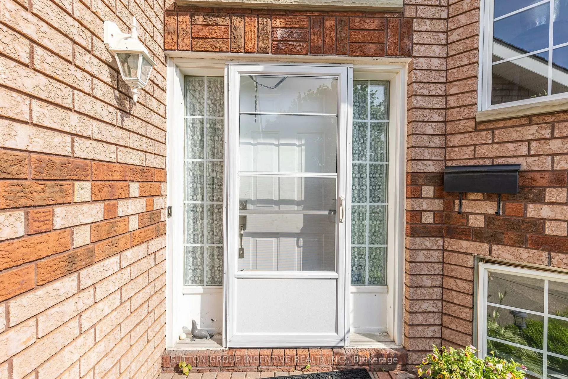 Photo 4 of 635 Wayne Crescent, Midland — HOMEH