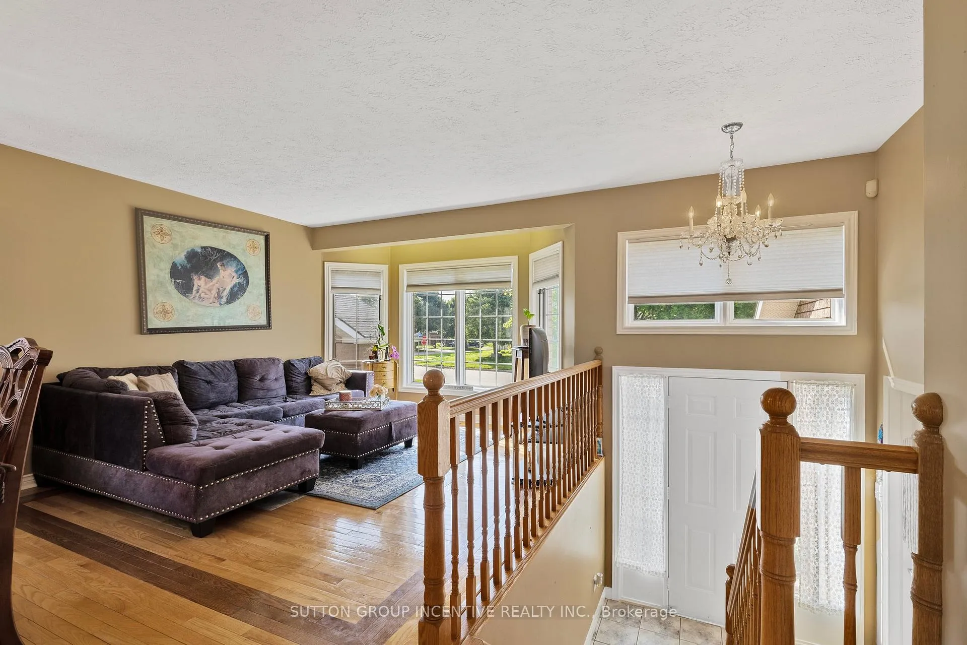 Photo 6 of 635 Wayne Crescent, Midland — HOMEH