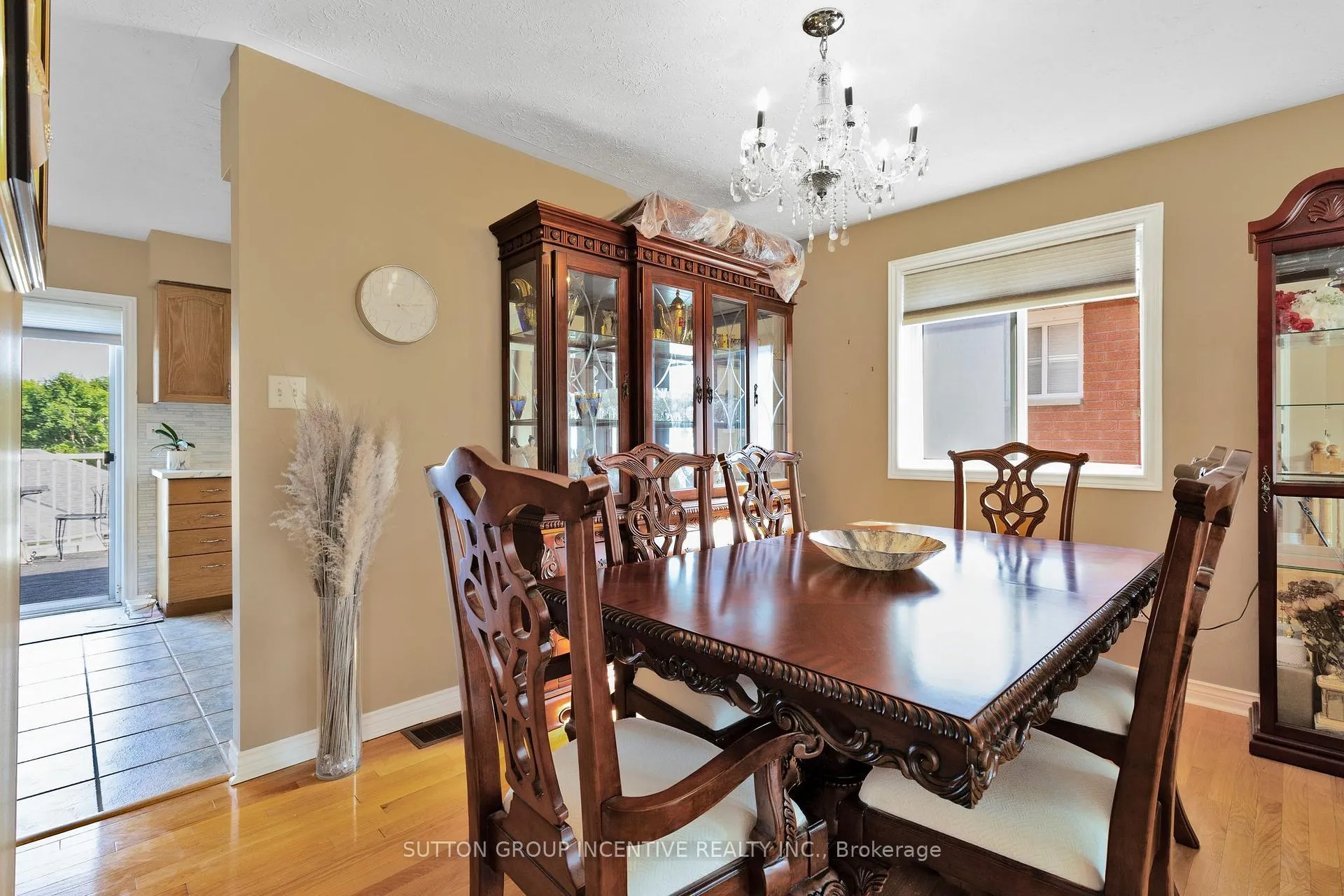 Photo 7 of 635 Wayne Crescent, Midland — HOMEH