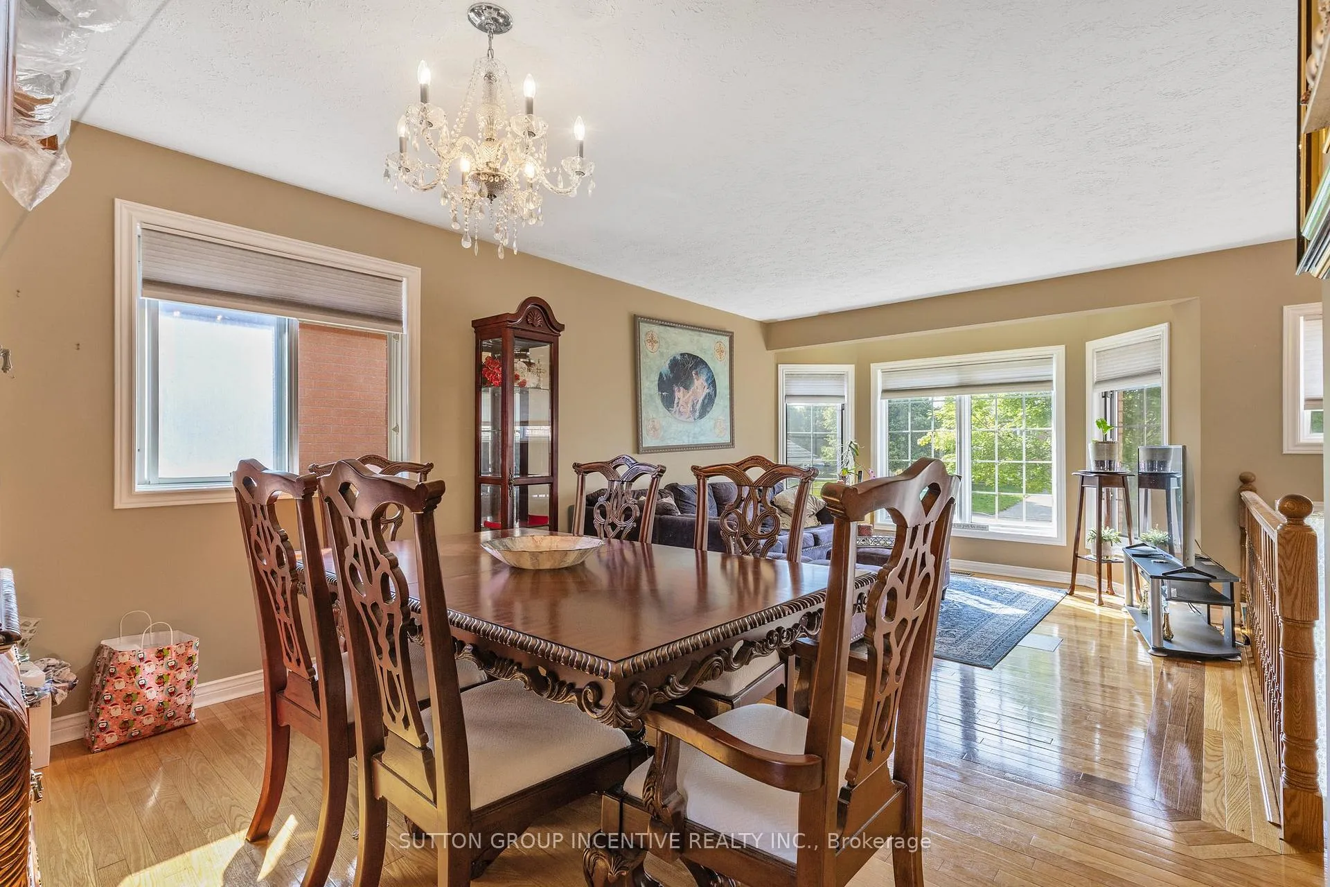 Photo 10 of 635 Wayne Crescent, Midland — HOMEH