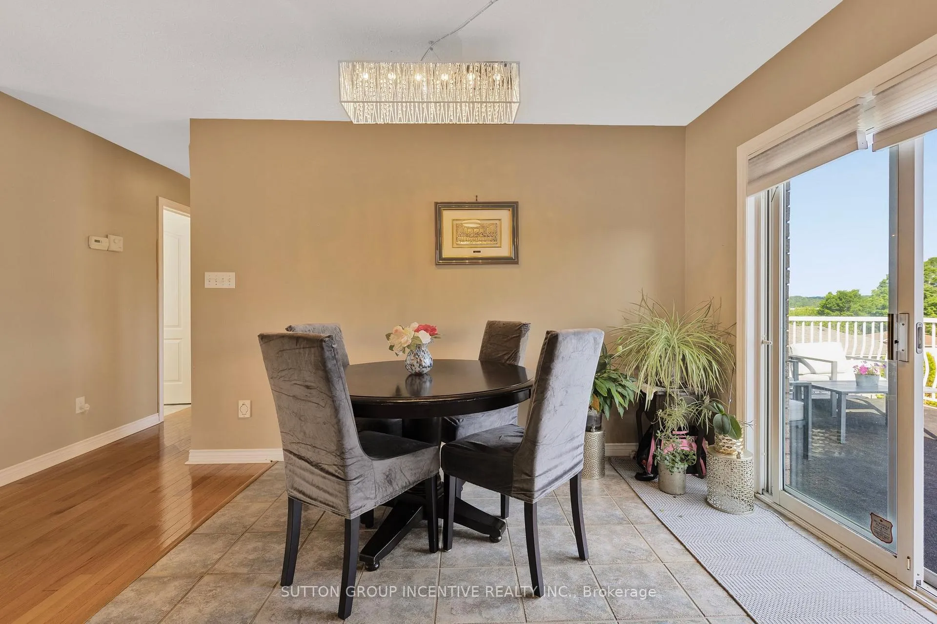 Photo 11 of 635 Wayne Crescent, Midland — HOMEH