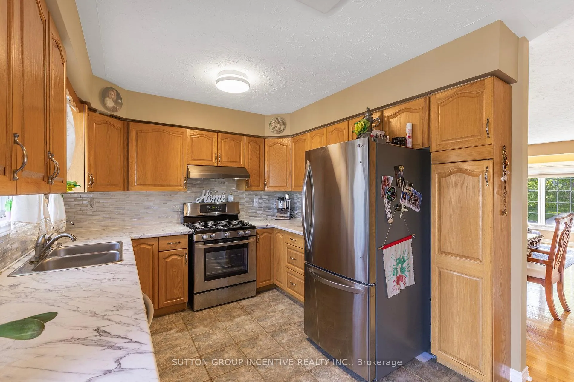 Photo 12 of 635 Wayne Crescent, Midland — HOMEH