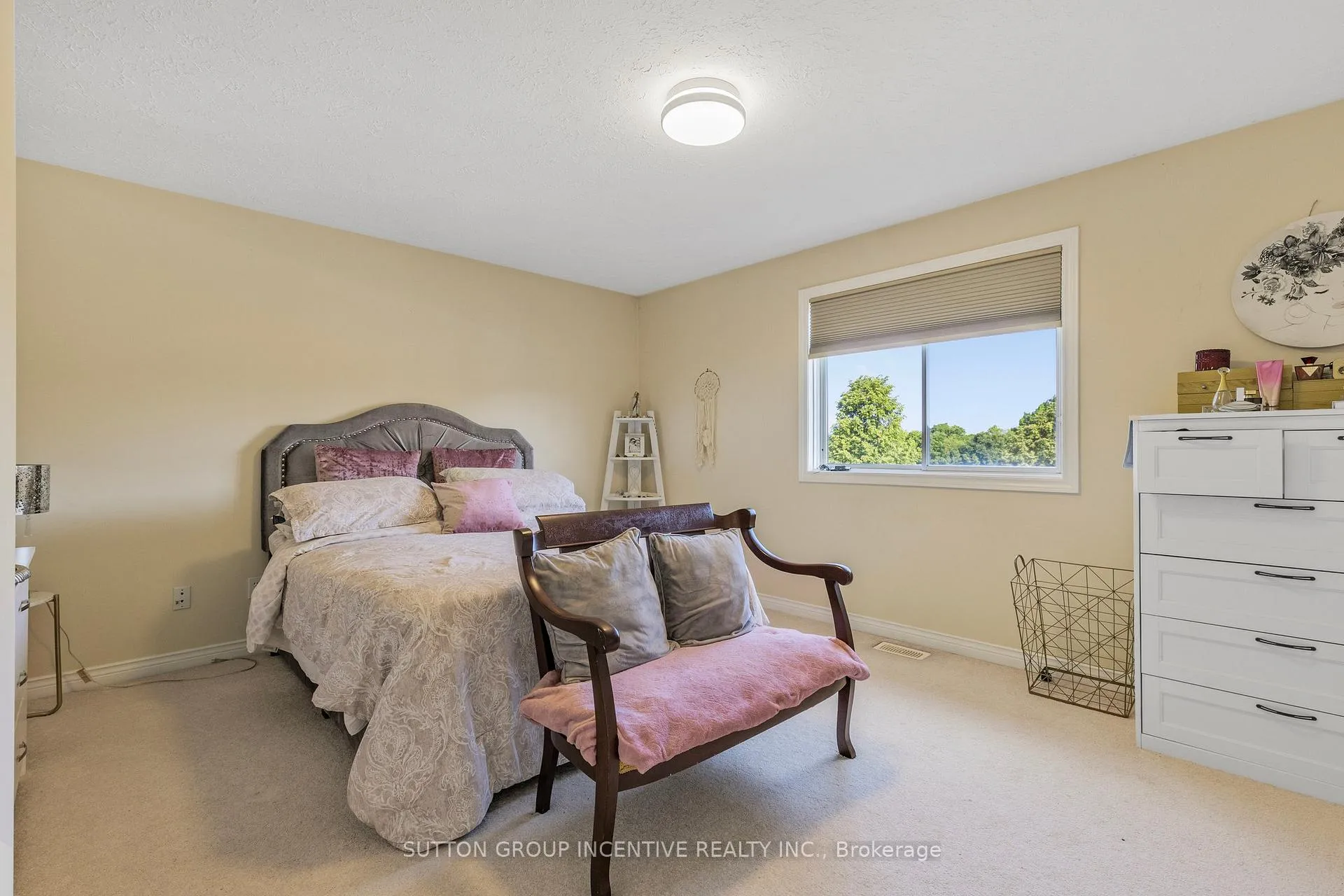 Photo 15 of 635 Wayne Crescent, Midland — HOMEH
