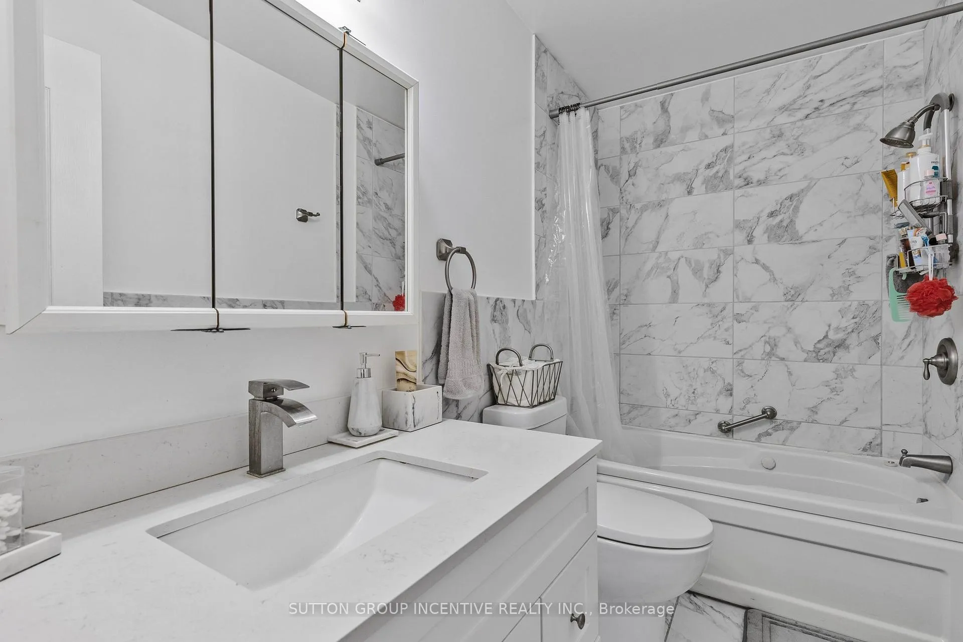 Photo 18 of 635 Wayne Crescent, Midland — HOMEH