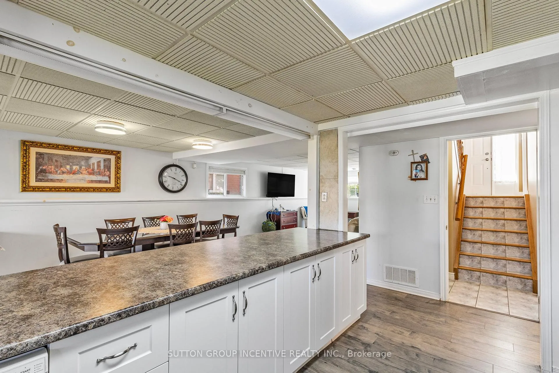 Photo 22 of 635 Wayne Crescent, Midland — HOMEH