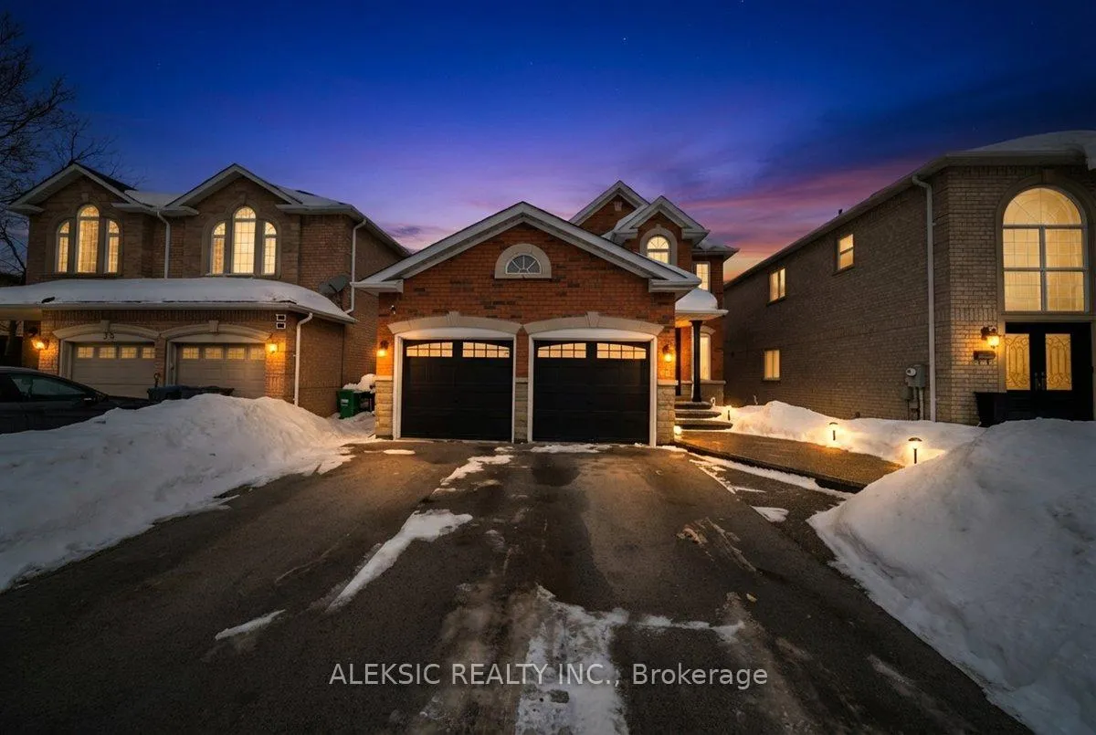 Front of 33 Hillpath Crescent