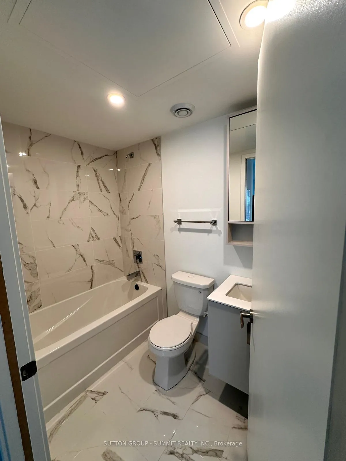 Photo 9 of Unit 811, 88 Queen Street E, Toronto, Church-Yonge Corridor — HOMEH