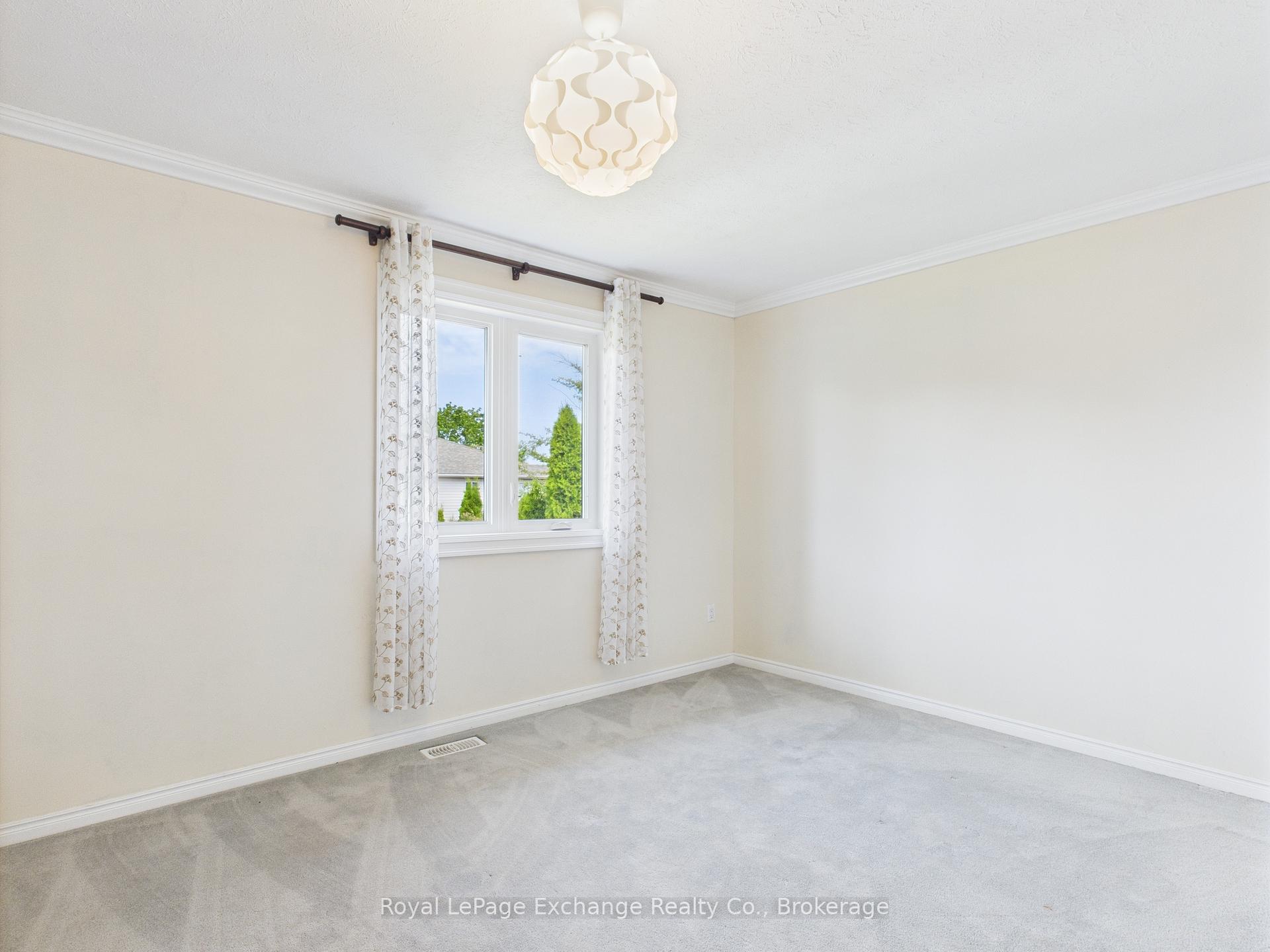 Photo 10 of 626 Macyoung Drive, Kincardine — HOMEH