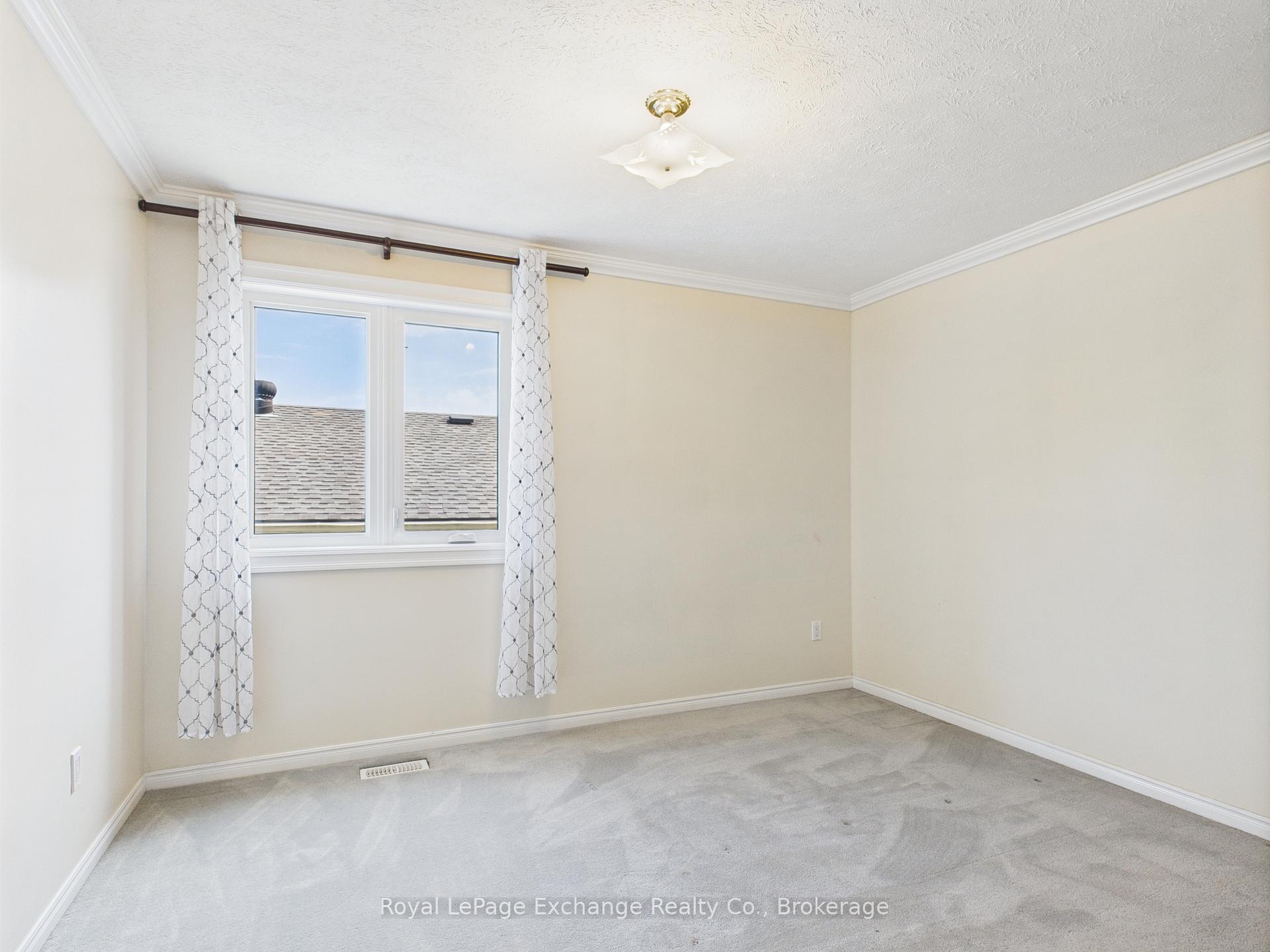 Photo 11 of 626 Macyoung Drive, Kincardine — HOMEH