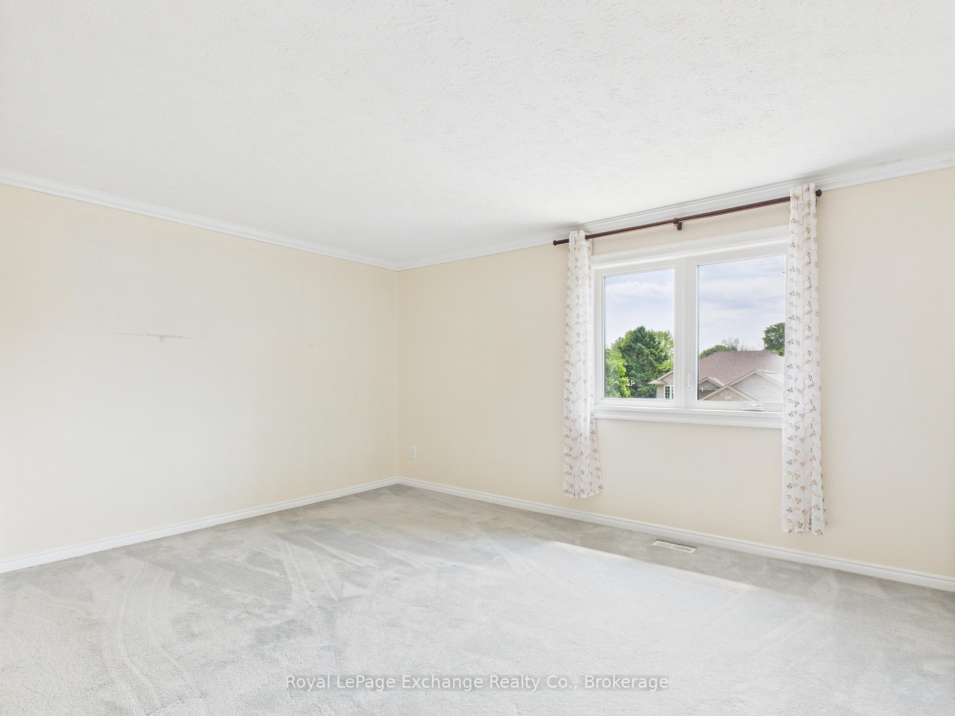 Photo 12 of 626 Macyoung Drive, Kincardine — HOMEH