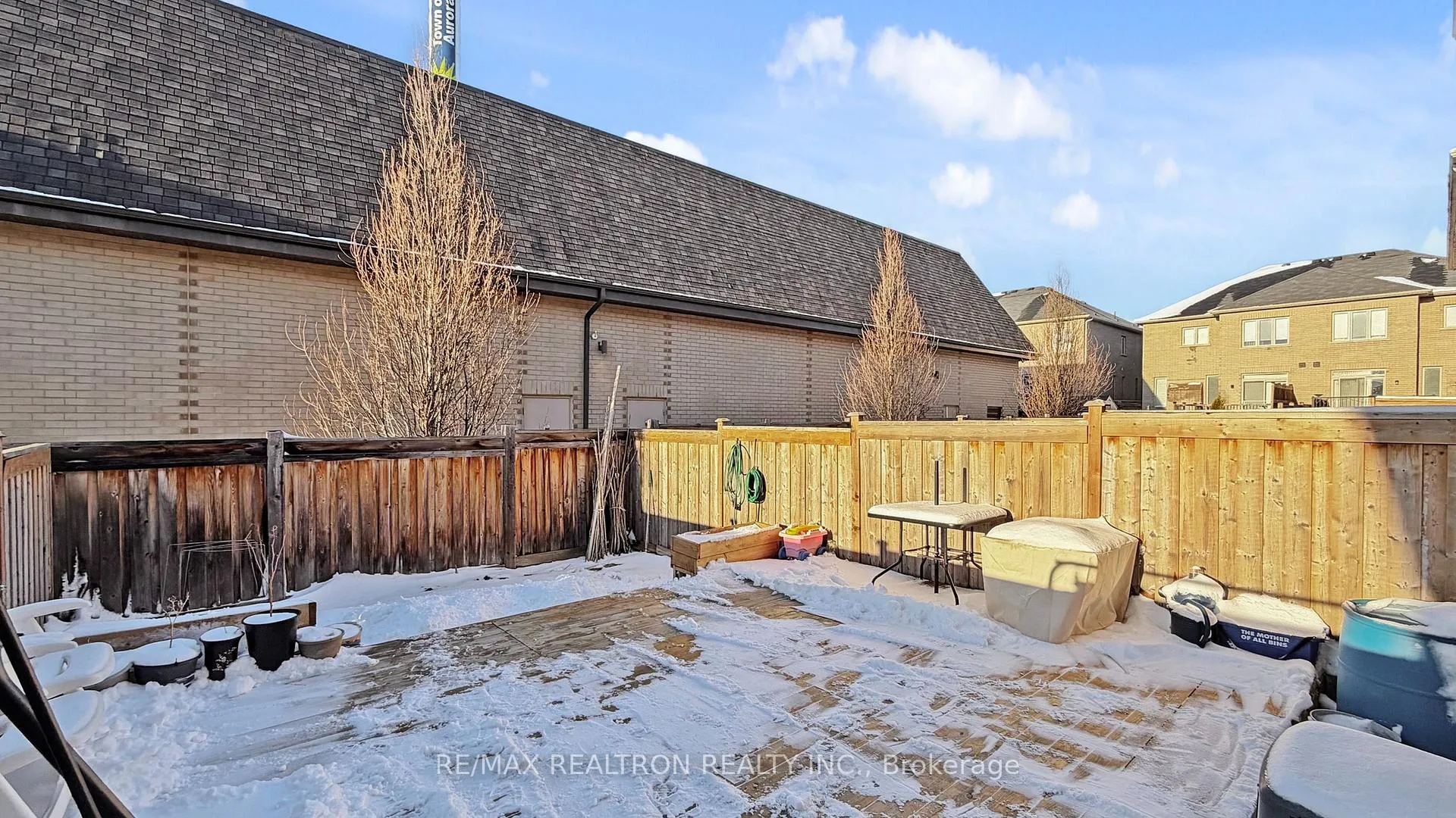 Photo 8 of 10 Gower Drive, Aurora, Rural Aurora — HOMEH