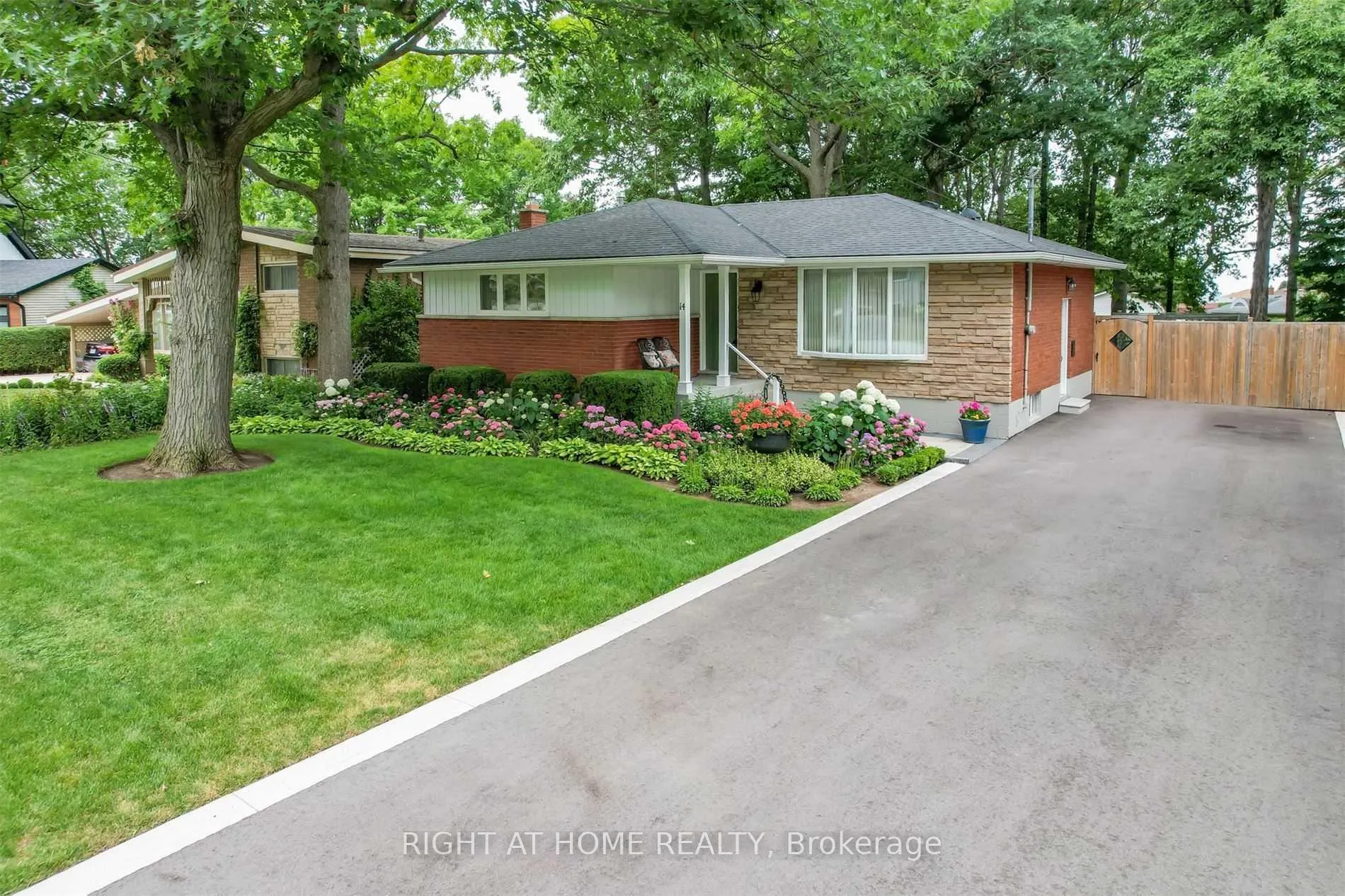 Photo 2 of 14 Forest Road, Grimsby, Grimsby Beach — HOMEH