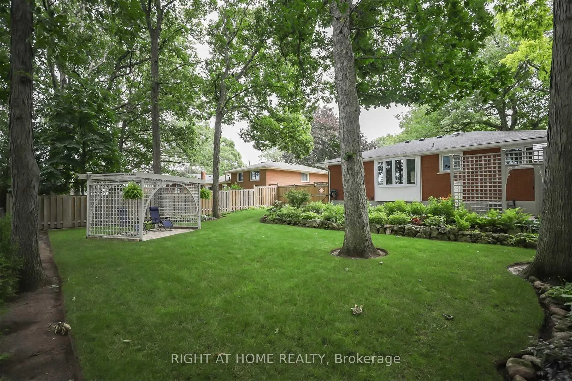Photo 4 of 14 Forest Road, Grimsby, Grimsby Beach — HOMEH