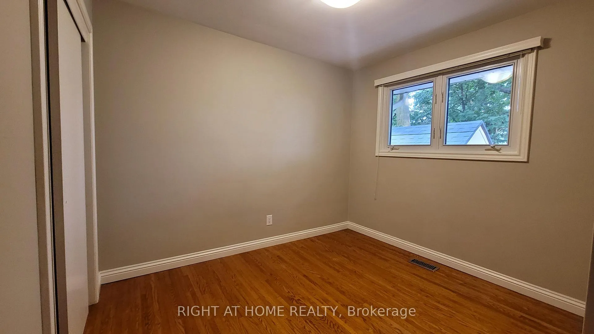 Photo 12 of 14 Forest Road, Grimsby, Grimsby Beach — HOMEH