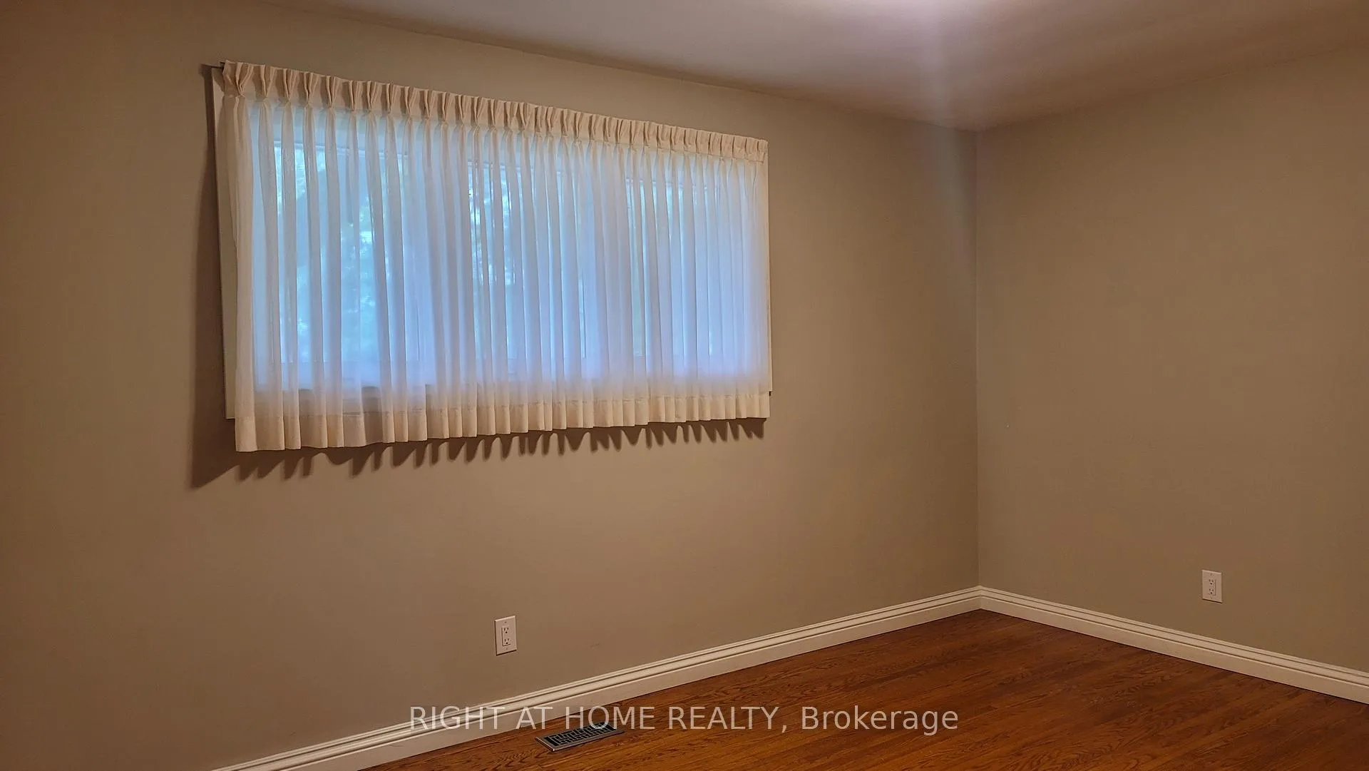 Photo 20 of 14 Forest Road, Grimsby, Grimsby Beach — HOMEH