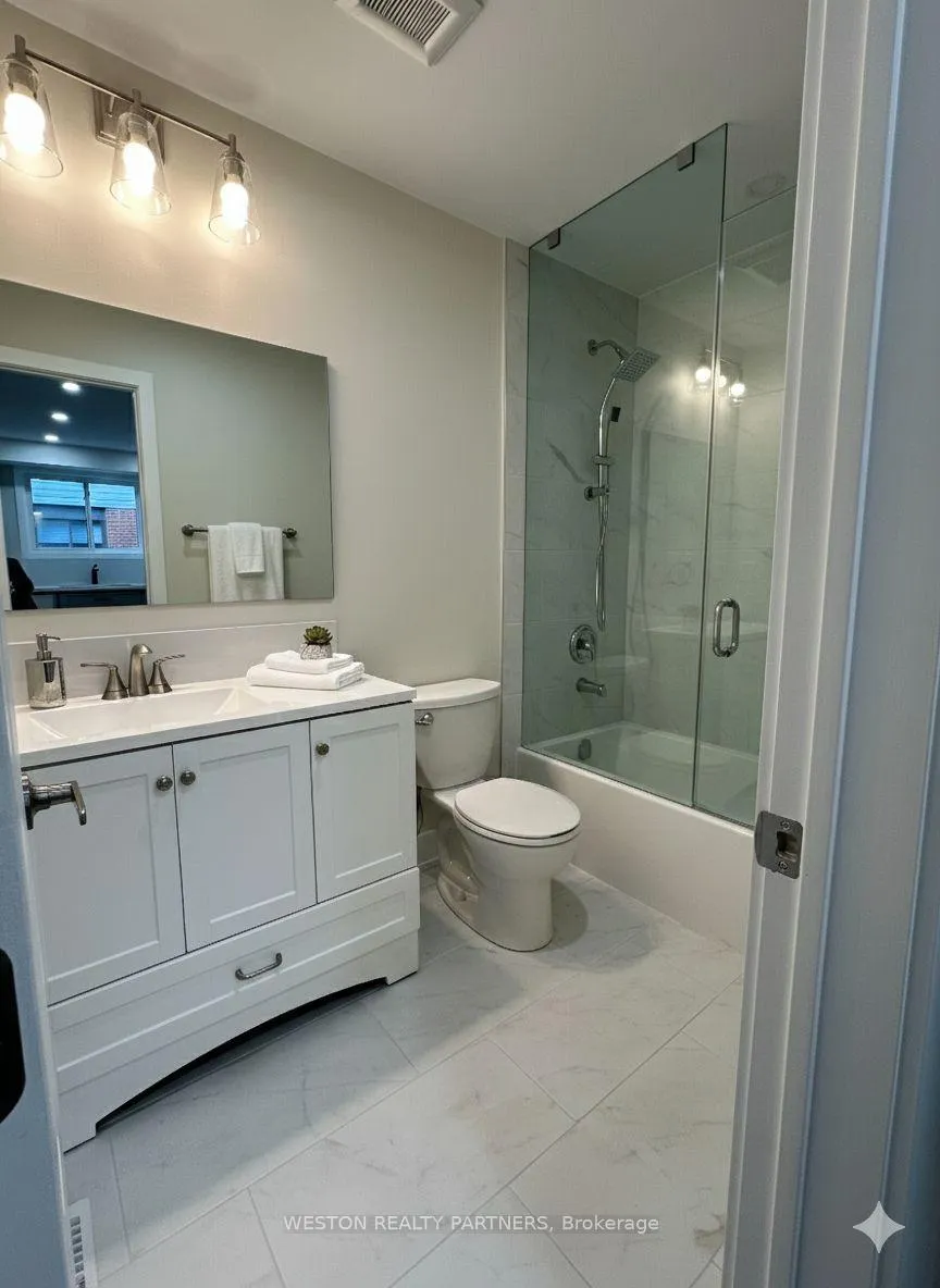 Photo 5 of Unit Upper, 52 Horne Drive, Brampton, Brampton North — HOMEH