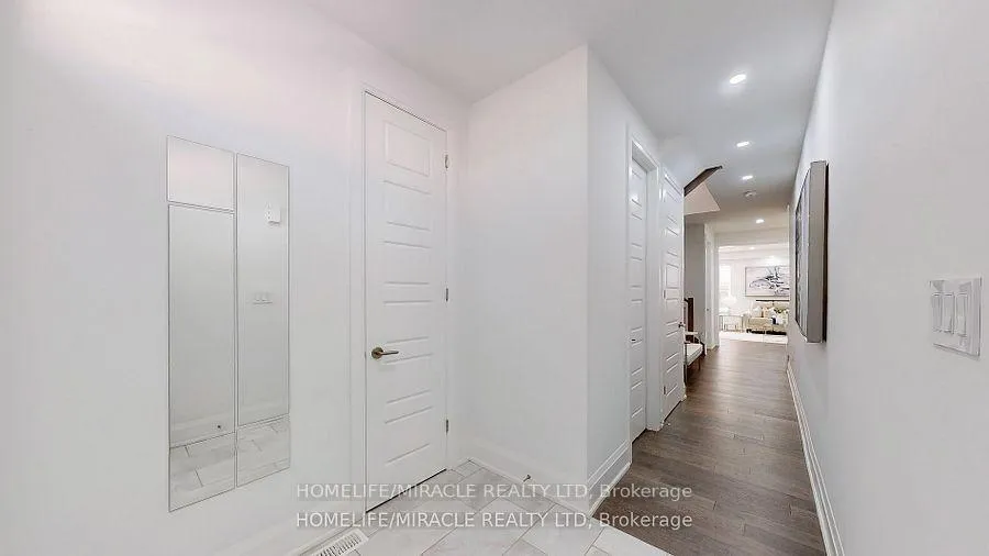 Photo 3 of 2849 Foxden Square, Pickering, Rural Pickering — HOMEH